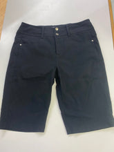 Load image into Gallery viewer, Brenda Beddome knee length shorts 29