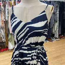Load image into Gallery viewer, Banana Republic pleated dress M