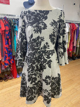 Load image into Gallery viewer, Vince Camuto dress 8