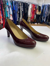 Load image into Gallery viewer, Stuart Weitzman pumps 9