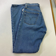 Load image into Gallery viewer, Levis 501 jeans 23