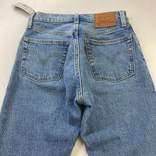Load image into Gallery viewer, Levis 501 jeans 23