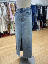 Load image into Gallery viewer, Levis denim skirt 24
