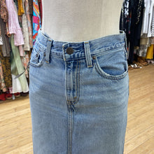 Load image into Gallery viewer, Levis denim skirt 24