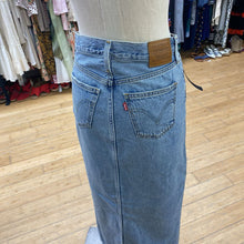 Load image into Gallery viewer, Levis denim skirt 24