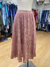 Load image into Gallery viewer, Solitaire lace pull on skirt S