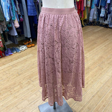 Load image into Gallery viewer, Solitaire lace pull on skirt S