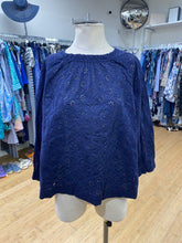 Load image into Gallery viewer, Gap eyelet top L