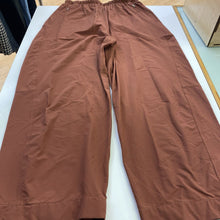 Load image into Gallery viewer, Lululemon barrel leg pants 6