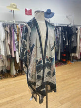 Load image into Gallery viewer, Cocoon House silk shawl top OS