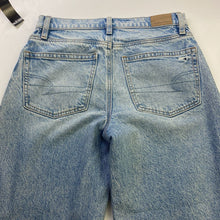 Load image into Gallery viewer, American Eagle barrel jeans 2 Short