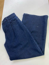 Load image into Gallery viewer, Banana Republic (outlet) Wide Leg jeans 4