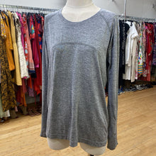 Load image into Gallery viewer, Lululemon stretchy long sleeve top 12