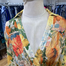 Load image into Gallery viewer, Pilcro floral top NWT XXS