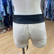 Load image into Gallery viewer, Club Monaco leather tie belt XS/S