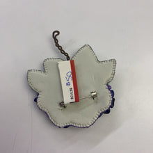 Load image into Gallery viewer, Beaded brooch