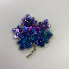 Load image into Gallery viewer, Beaded leaf brooch