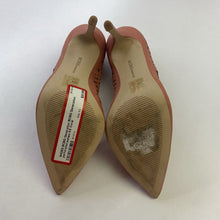 Load image into Gallery viewer, BCBG Generation perforated pumps 8.5
