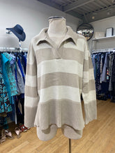 Load image into Gallery viewer, Gap striped sweater M
