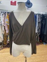 Load image into Gallery viewer, Lululemon top M