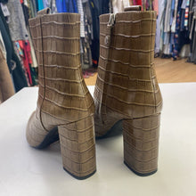 Load image into Gallery viewer, Geox embossed boots 37 NWT