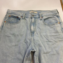 Load image into Gallery viewer, Levis Low Pro Straight jeans 31