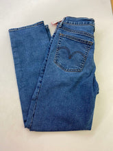 Load image into Gallery viewer, Levis wedgie straight 28
