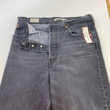 Load image into Gallery viewer, Levis Ribcage Straight 29
