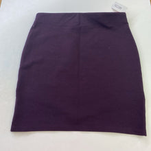 Load image into Gallery viewer, Sunday Best pull on skirt NWT S