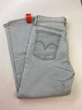 Load image into Gallery viewer, Levis wedgie straight jeans 26 NWT