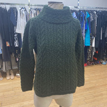 Load image into Gallery viewer, Aran Mor 100% Merino Wool made in Ireland cableknit sweater L