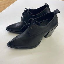 Load image into Gallery viewer, John Fluevog shoes 9
