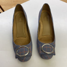 Load image into Gallery viewer, Naturalizer plaid pumps 6