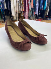 Load image into Gallery viewer, Me Too suede wedges 8.5