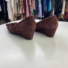 Load image into Gallery viewer, Me Too suede wedges 8.5