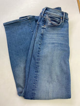 Load image into Gallery viewer, Mother The Kick It jeans 26