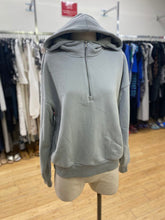 Load image into Gallery viewer, Vuori 1/4 zip sweatshirt S