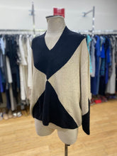 Load image into Gallery viewer, InWear vneck sweater M