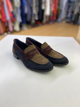 Load image into Gallery viewer, Dorking by Fluchos suede loafers 37