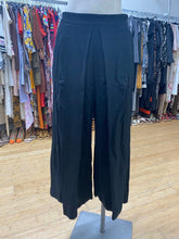 Load image into Gallery viewer, Annie 50 wide leg pants M