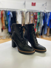 Load image into Gallery viewer, Naturalizer heeled booties 8.5