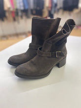 Load image into Gallery viewer, NDC suede pull on boots 37