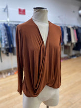 Load image into Gallery viewer, Tangente draped top XS