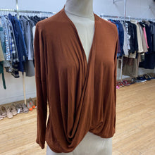 Load image into Gallery viewer, Tangente draped top XS