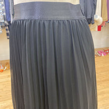 Load image into Gallery viewer, Twik/Simons pleated flowy skirt S