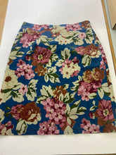 Load image into Gallery viewer, Boden floral corduroy skirt 8L