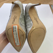 Load image into Gallery viewer, Vince Camuto satin lace pumps 37.5