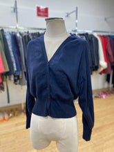 Load image into Gallery viewer, Kit and Ace knit sweater S
