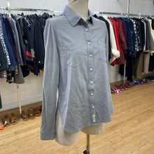 Load image into Gallery viewer, Roots soft shirt M