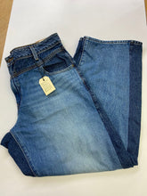 Load image into Gallery viewer, Levis Baggy Dad Barrel jeans NWT 32